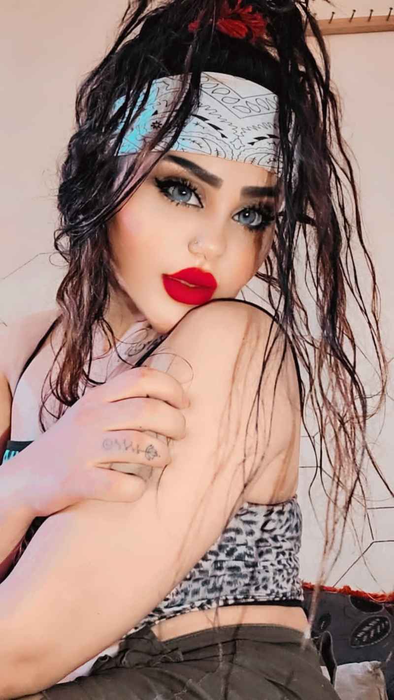 Jacqueline - curvy