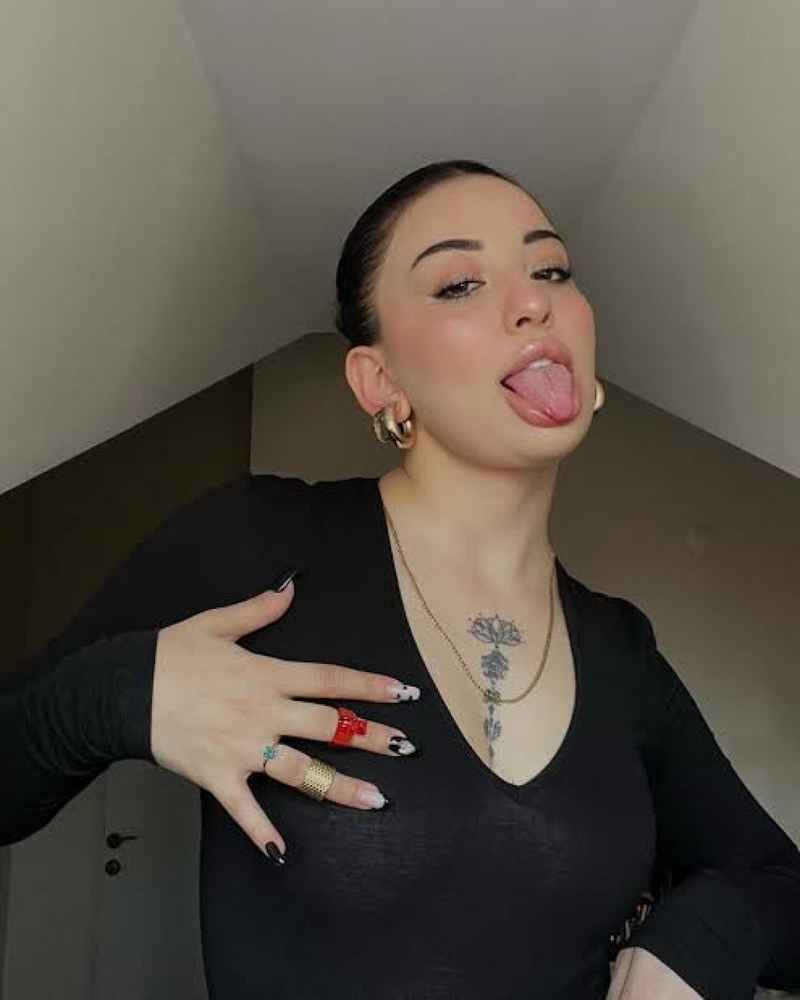 Ysaline - brunette