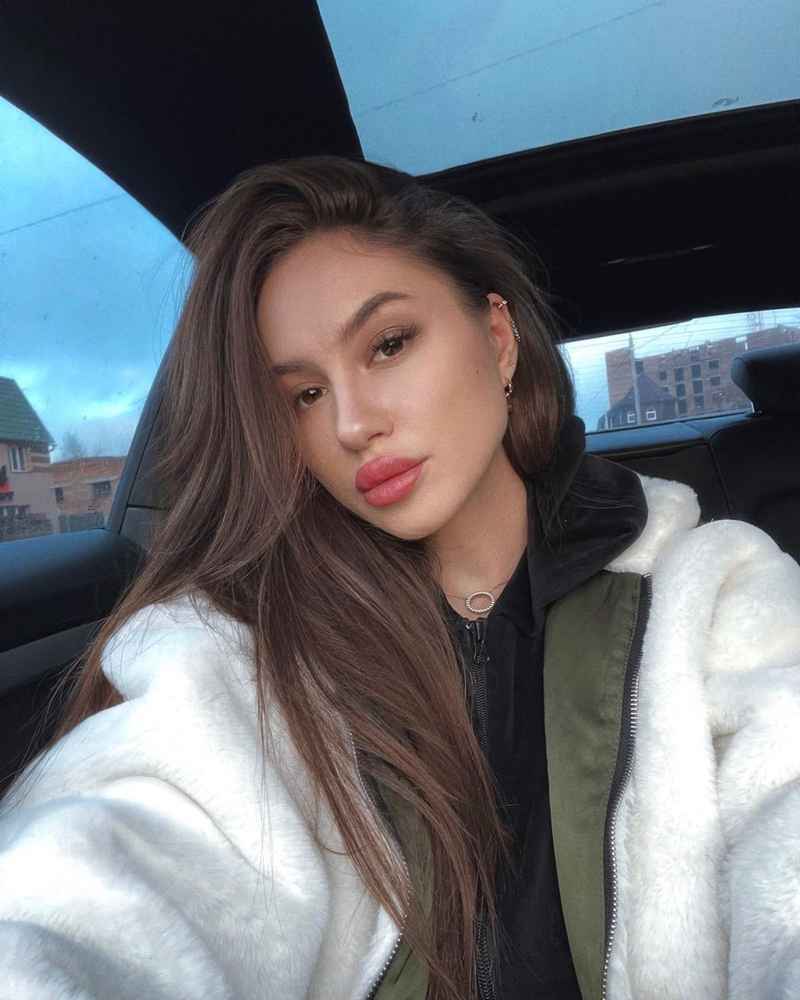 Roxane - independent companion
