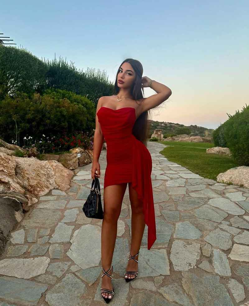 Jacqueline - brunette