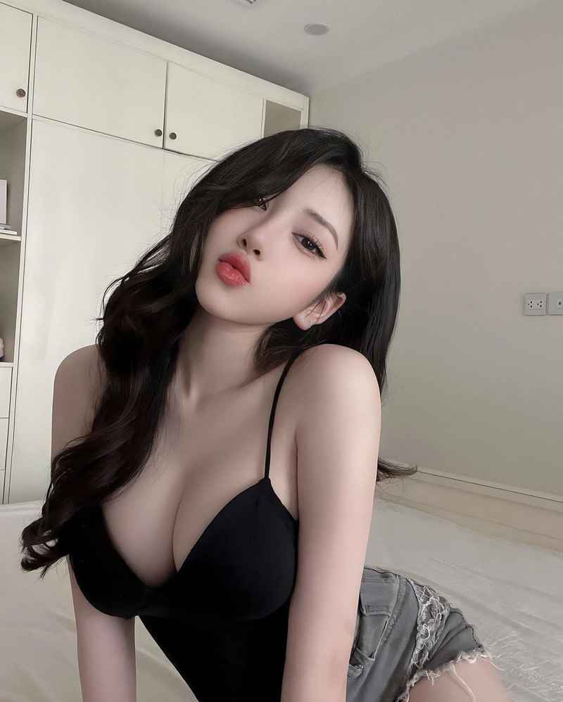 Roxane - new in town