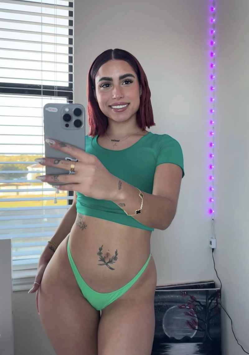 Naomi - petite