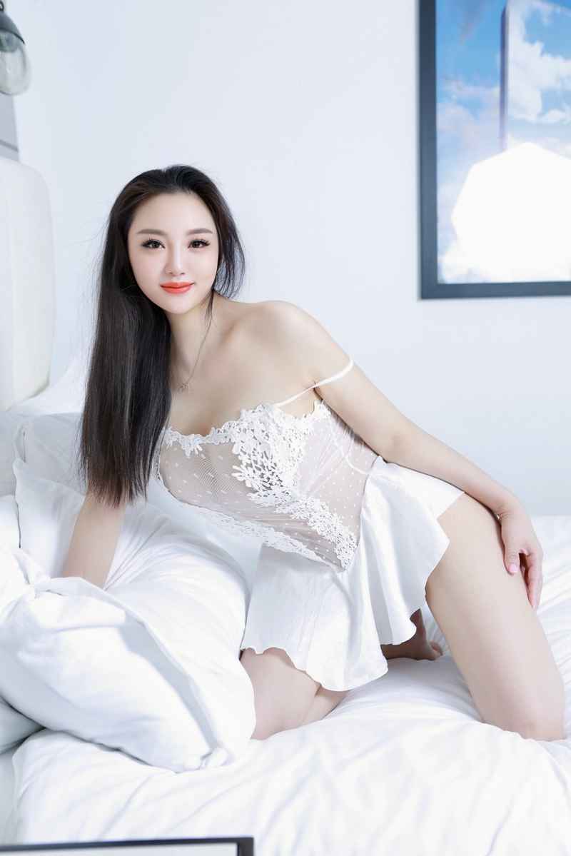 Claire - blonde