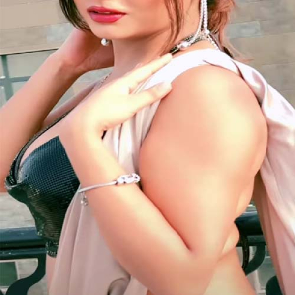 Roxane - local girl