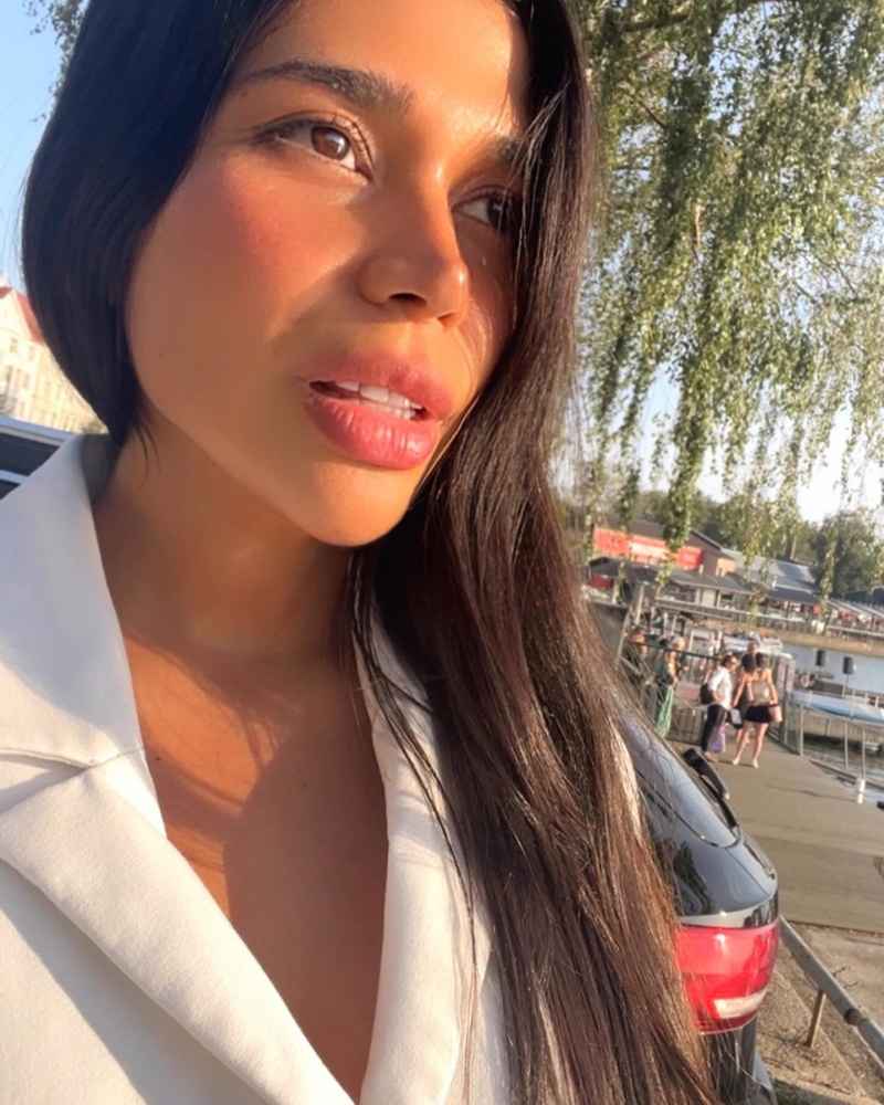 Genevieve - brunette