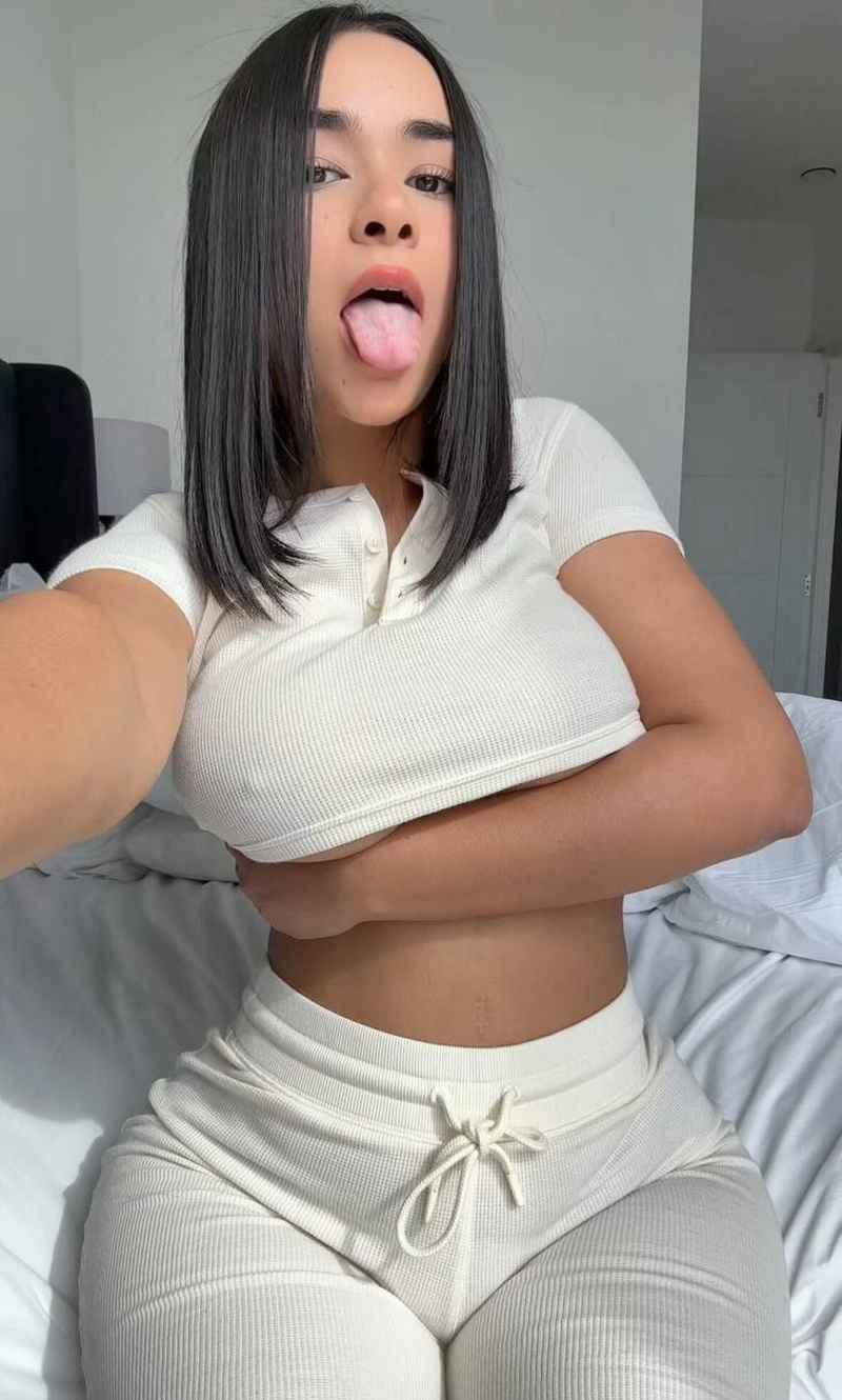Colleen - curvy
