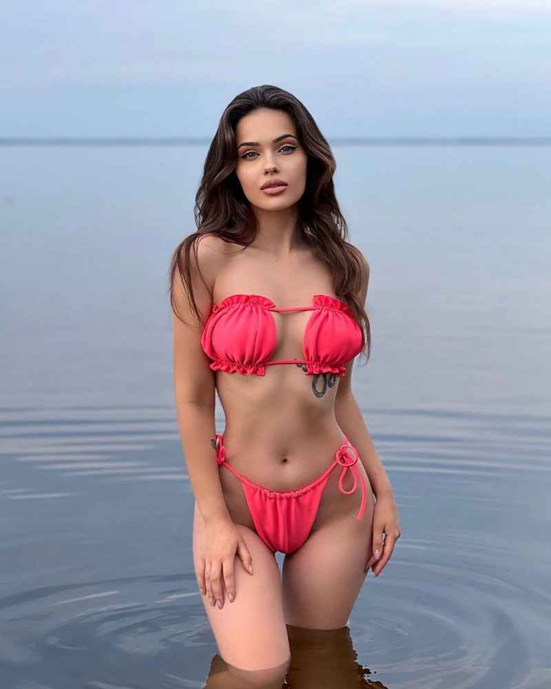 Kaylee - brunette
