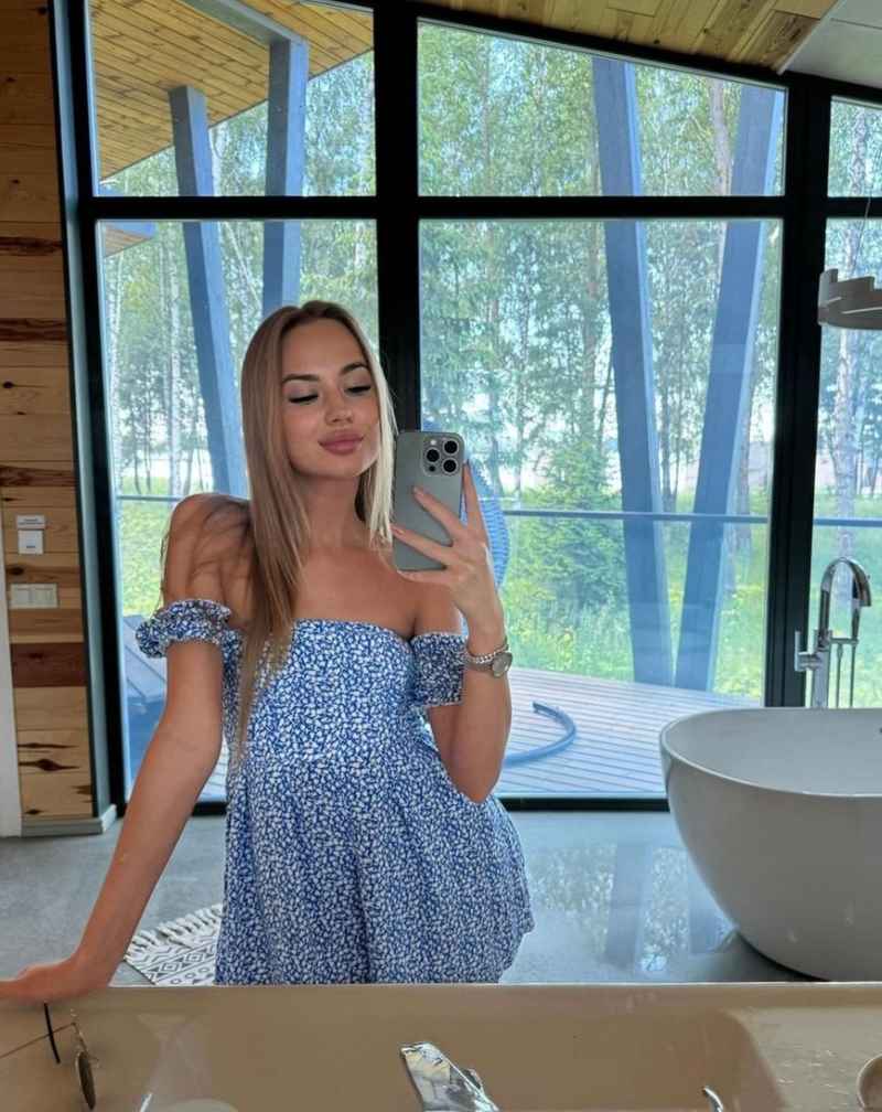 Emilie - curvy
