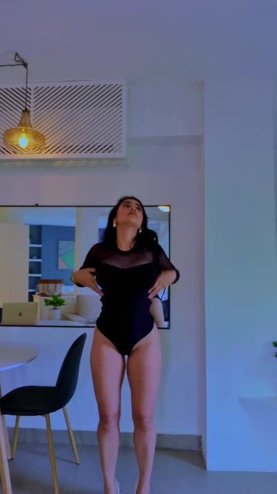 Caitlyn - party girl