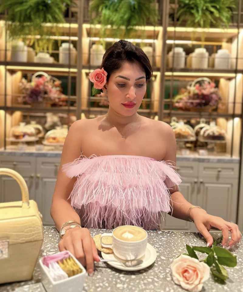 Joanne - brunette