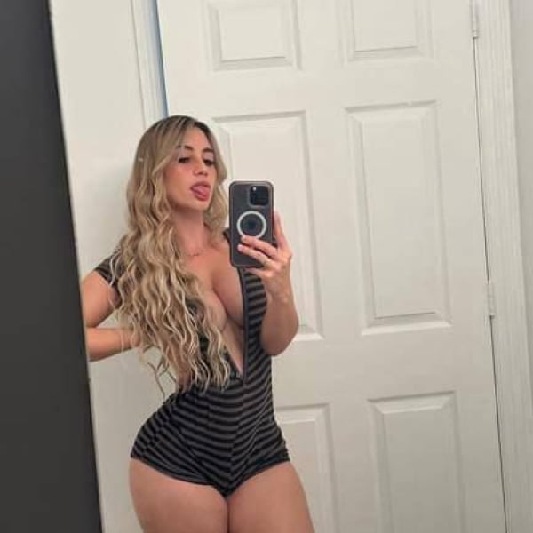 Emilie - open minded