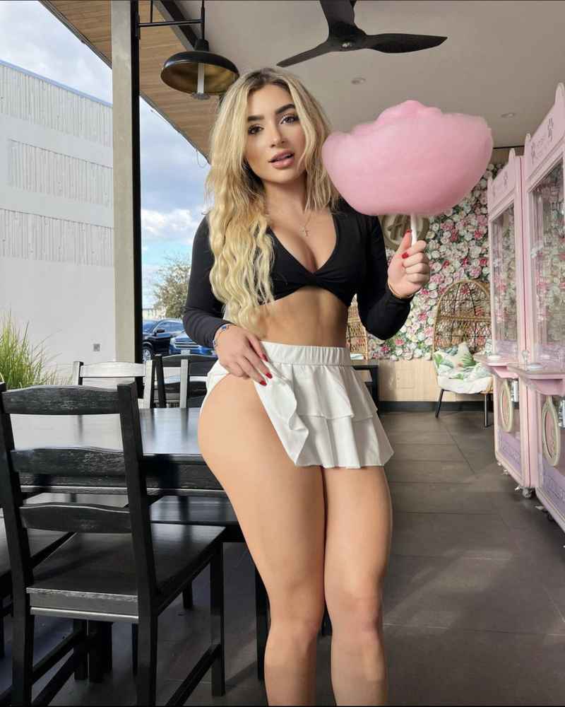 Tara - curvy