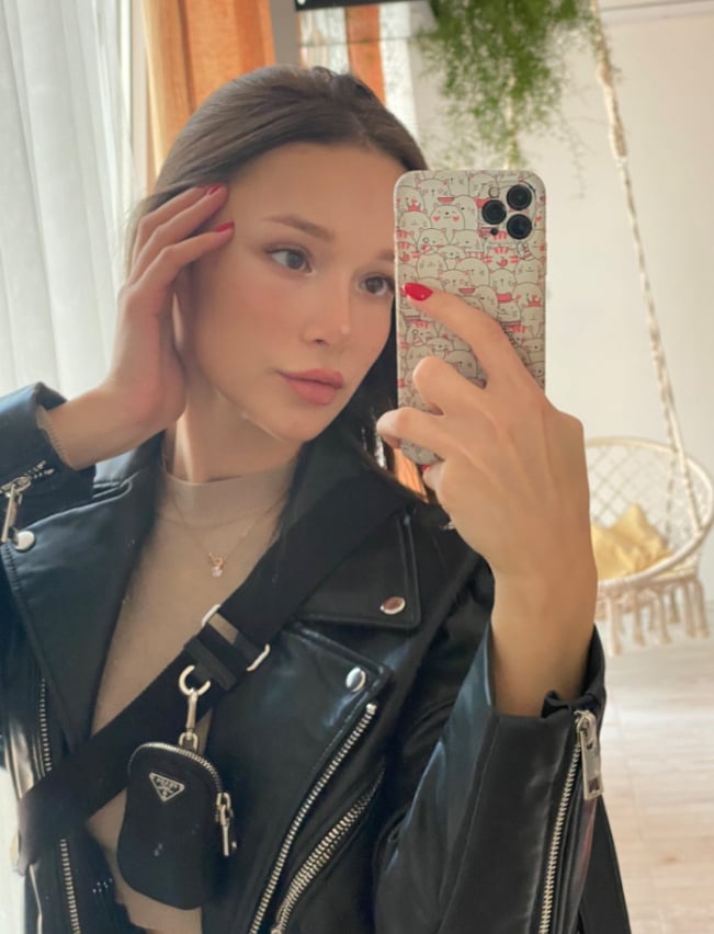 Jacqueline - open minded