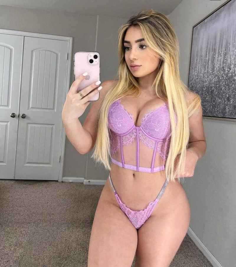 Melissa - curvy