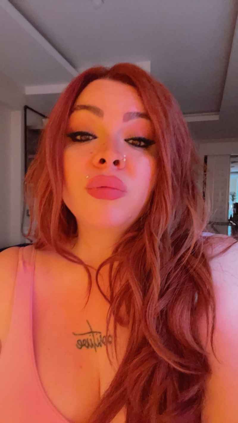 Yvette - curvy